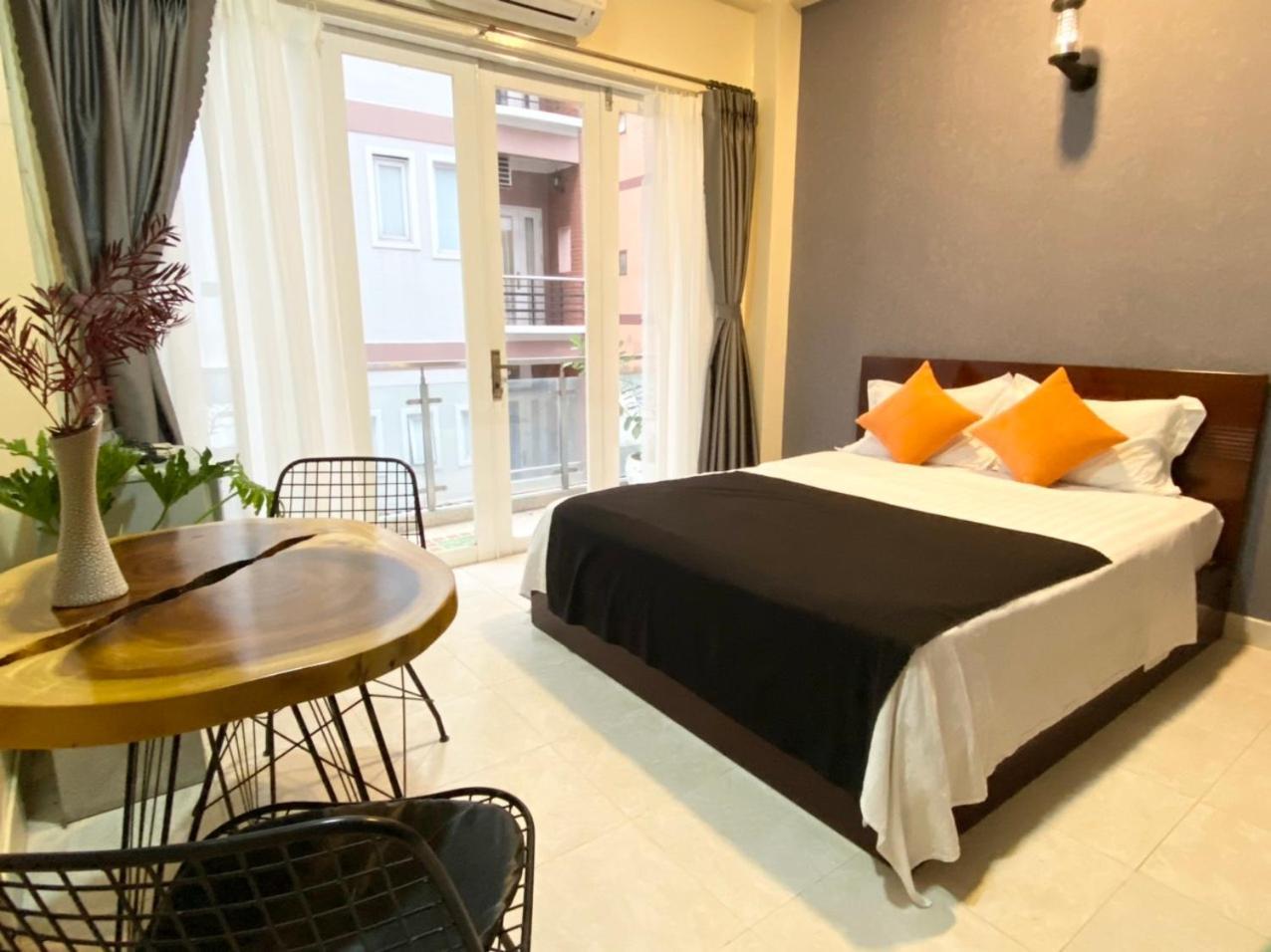 Acorn Hotel 2*